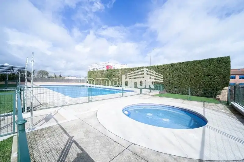Piscina de Pis en venda en Madrid amb Aire condicionat, Calefacció i Traster