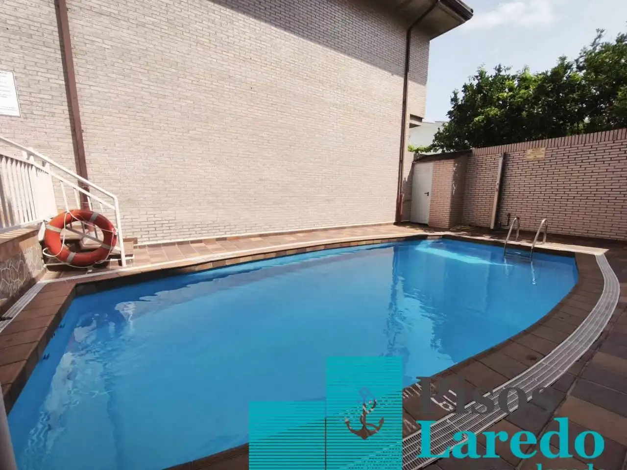 Schwimmbecken von Maisonette zum Verkauf in Laredo mit Heizung, Parkett und Terrasse