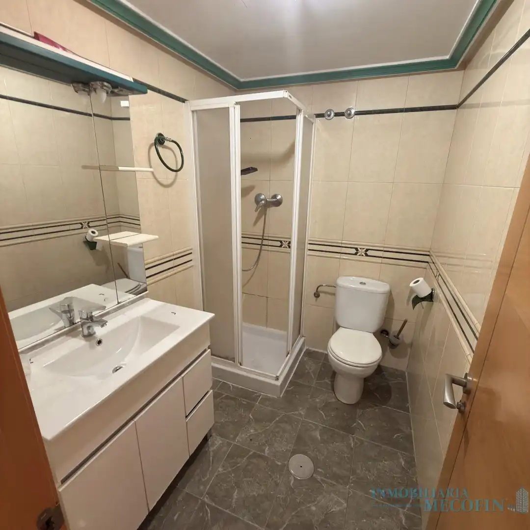 Badezimmer von Wohnung zum Verkauf in Benidorm mit Klimaanlage und Terrasse