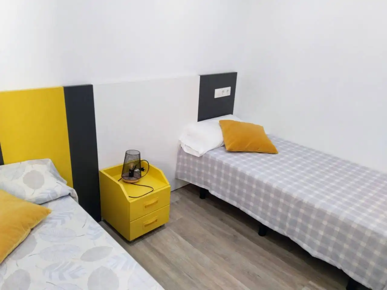 Bedroom of Flat for rent in Burgos  with Heating and Furnished