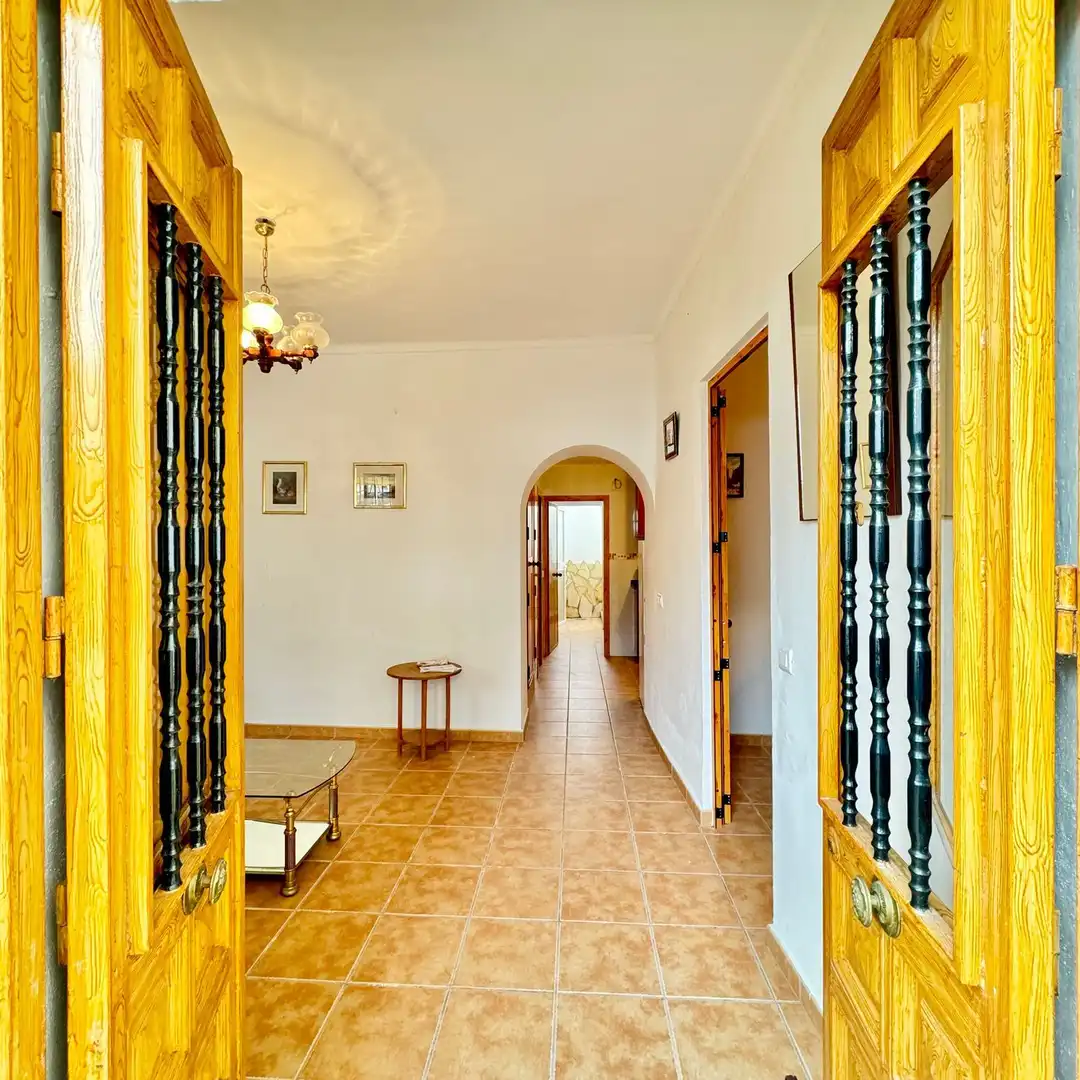 Casa rústica amb terrassa en venda a del Obispo 1
