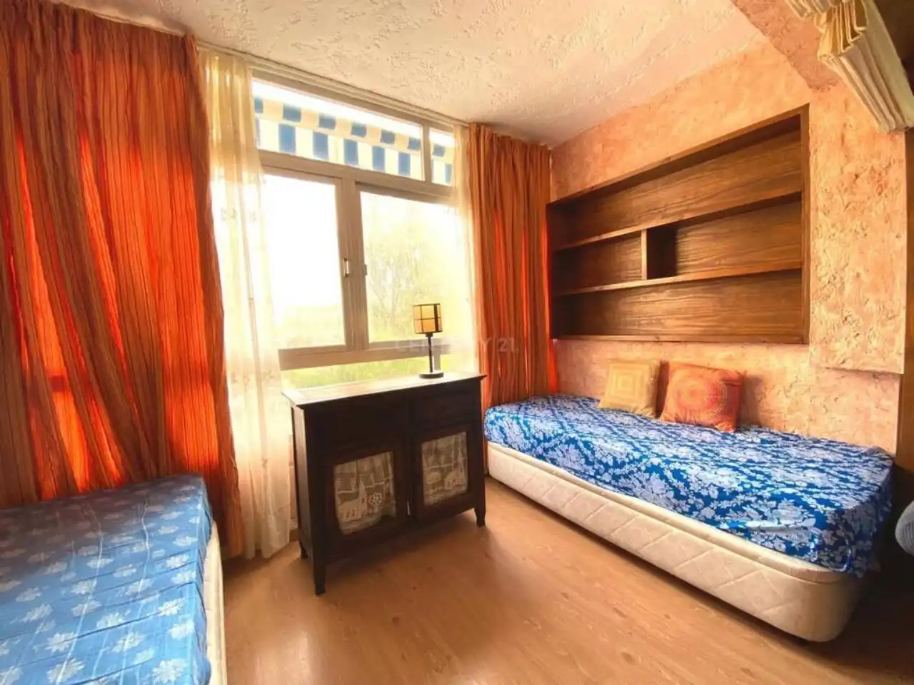 Habitación de Estudio de alquiler en El Ejido con Aire acondicionado y Amueblado