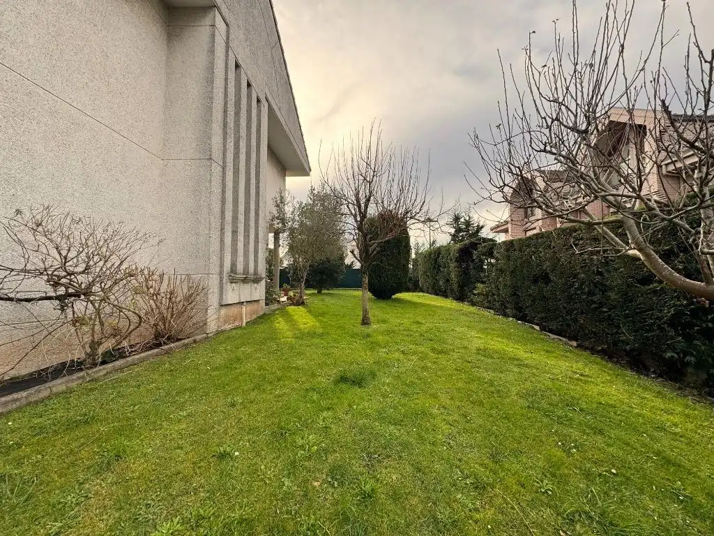 Jardí de Casa o xalet en venda en Torrelavega  amb Calefacció, Jardí privat i Traster