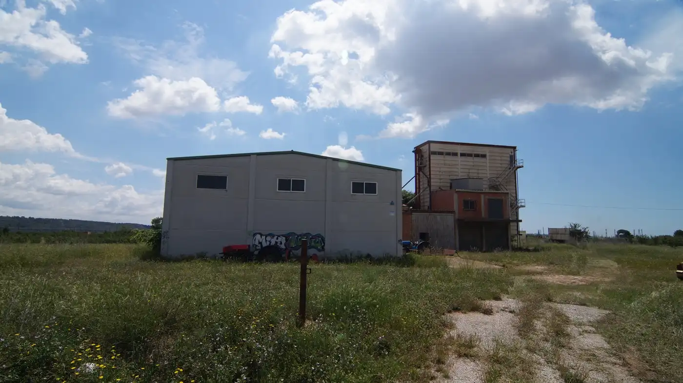 Vista exterior de Nau industrial en venda en Vilallonga del Camp