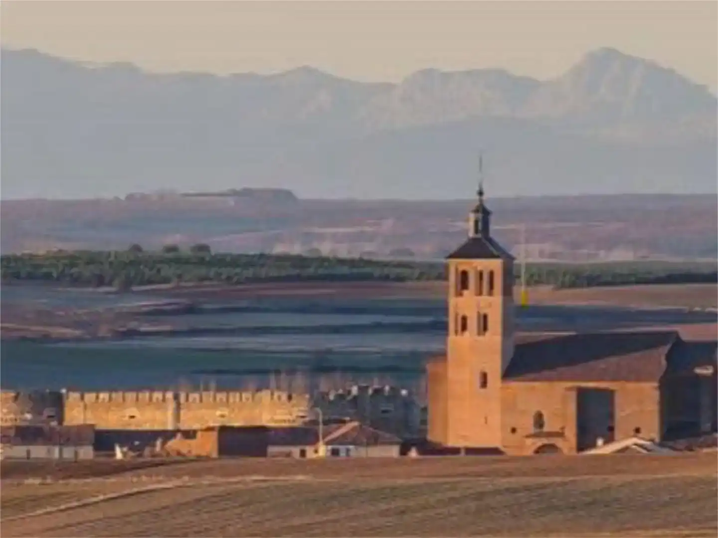 Vista exterior de Finca rústica en venda en Grajal de Campos amb Jardí privat