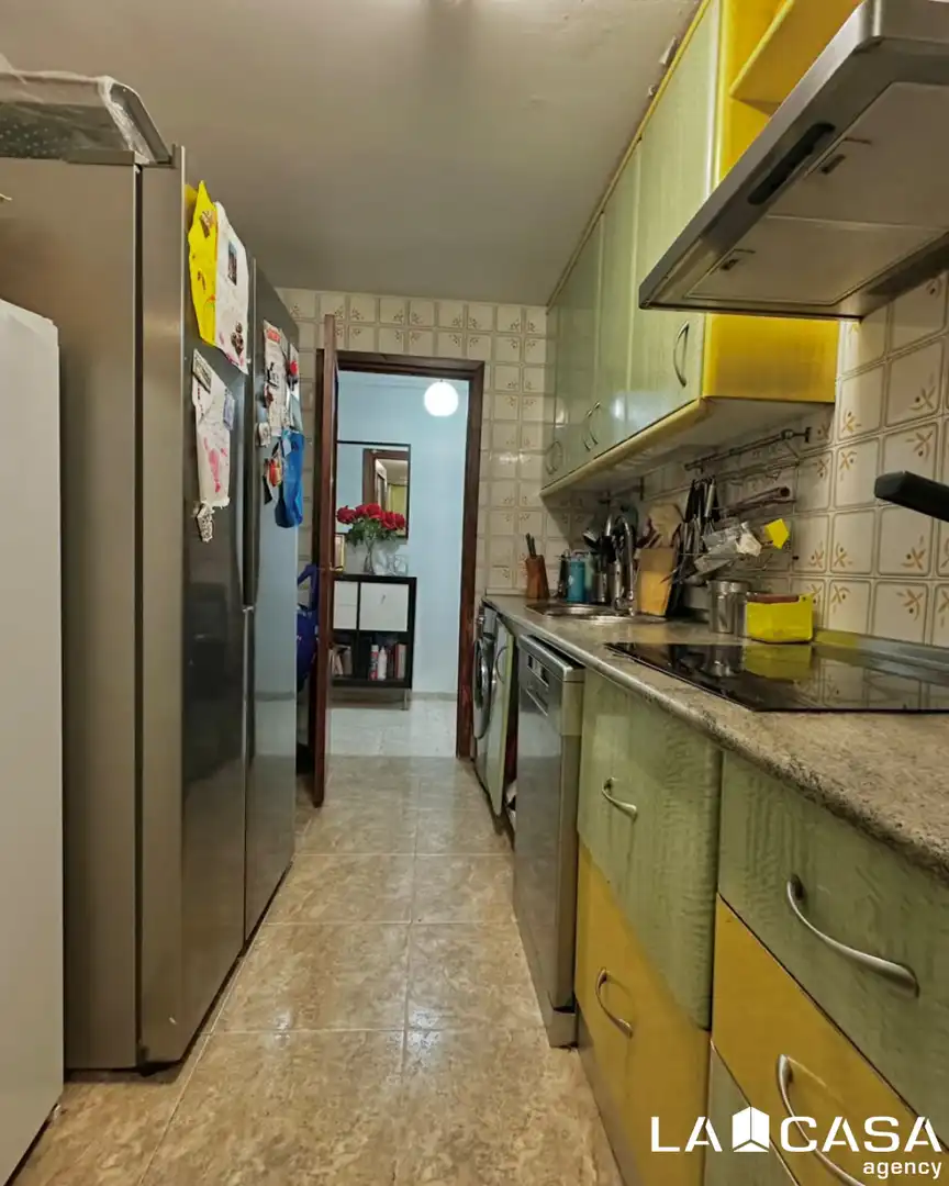 Cocina de Piso en venta en Sevilla con Balcón