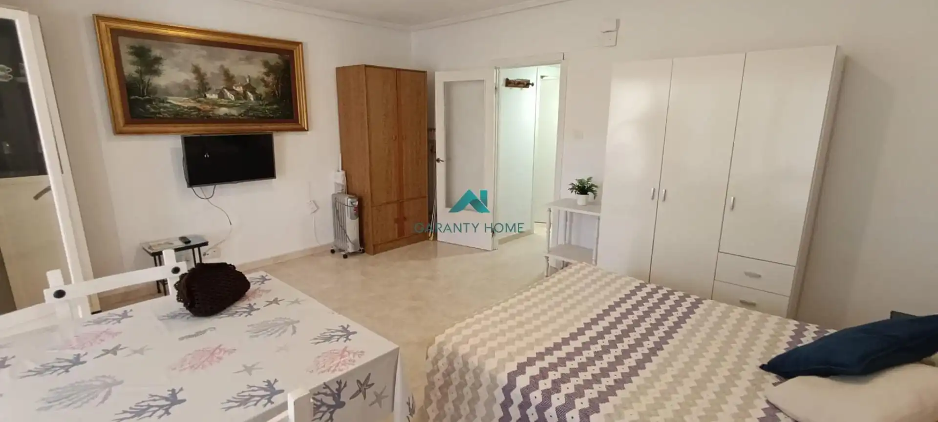 Habitación de Estudio de alquiler en Laredo con Terraza y Amueblado