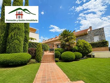 Duplex avec piscine à vendre à Calle Ángel Alberquilla Polín 11