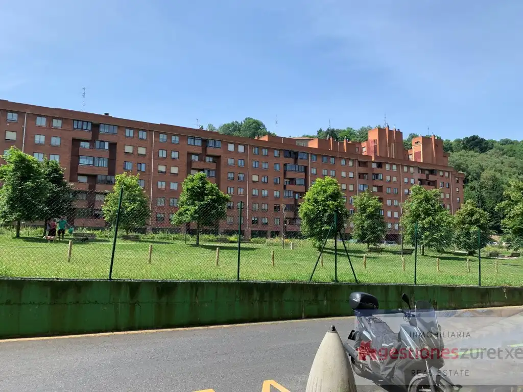 Vista exterior de Garaje de alquiler en Bilbao 