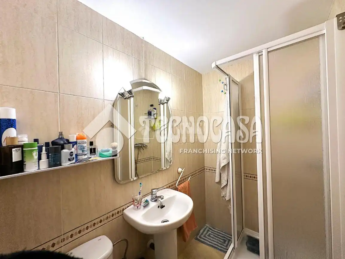 Badezimmer von Wohnung zum Verkauf in Cuenca mit Privatgarten, Terrasse und Balkon