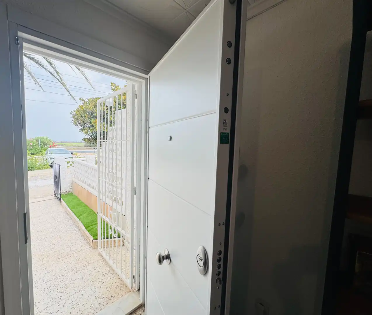Vista exterior de Casa o xalet en venda en Guardamar del Segura amb Aire condicionat, Calefacció i Terrassa