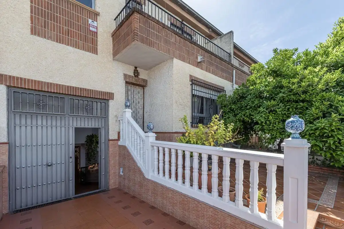 Casa adosada en venta en Calle LA REDONDA, 21, Pinos Puente