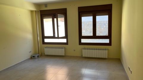 Foto 4 de Piso en venta en Av de la Constitución, Navalagamella, Madrid