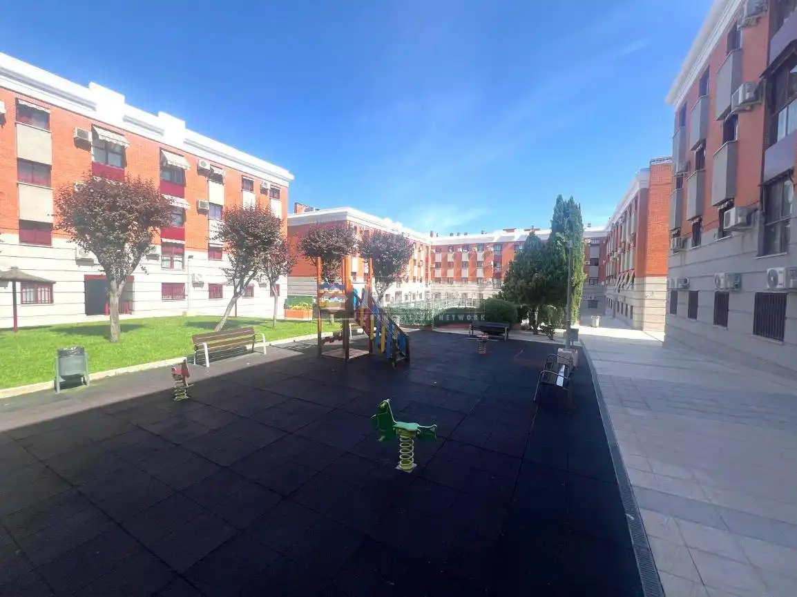 Vista exterior de Piso en venta en Parla con Aire acondicionado, Calefacción y Parquet