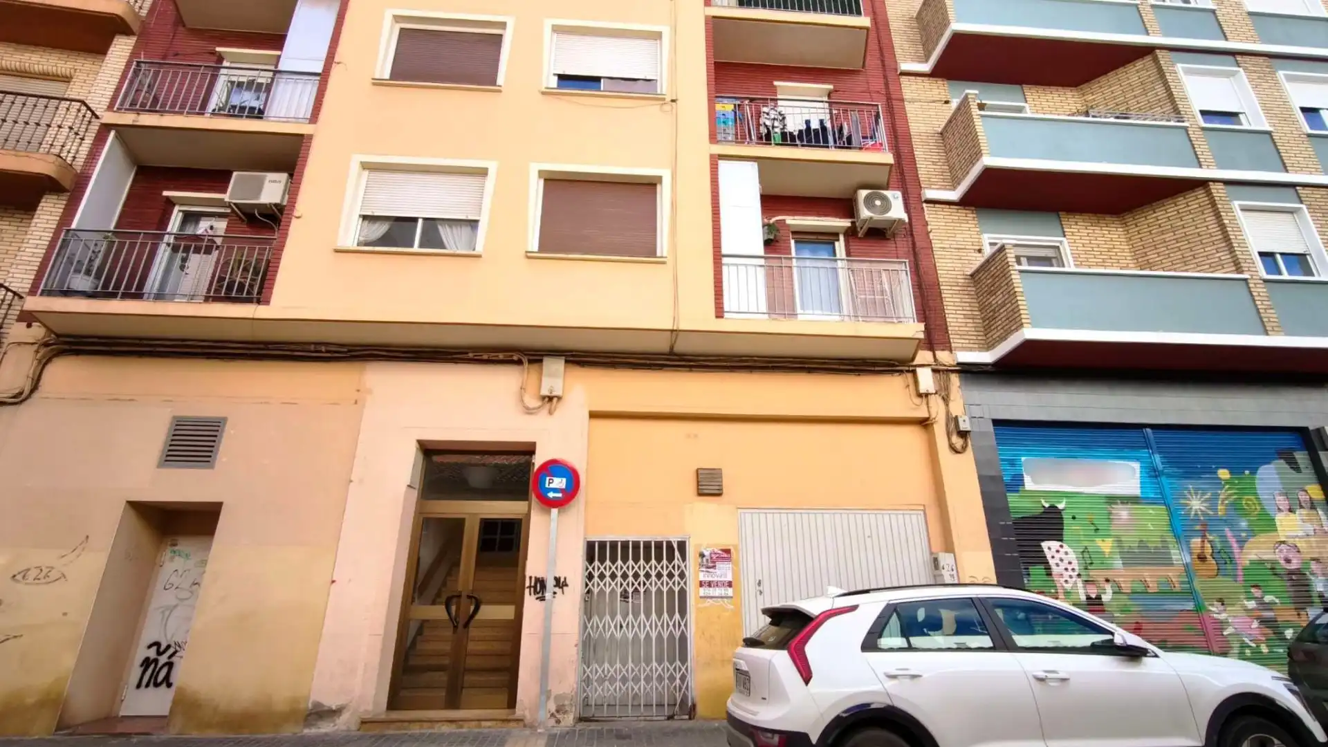 Exterior view of Commercial properties for sale in Zaragoza