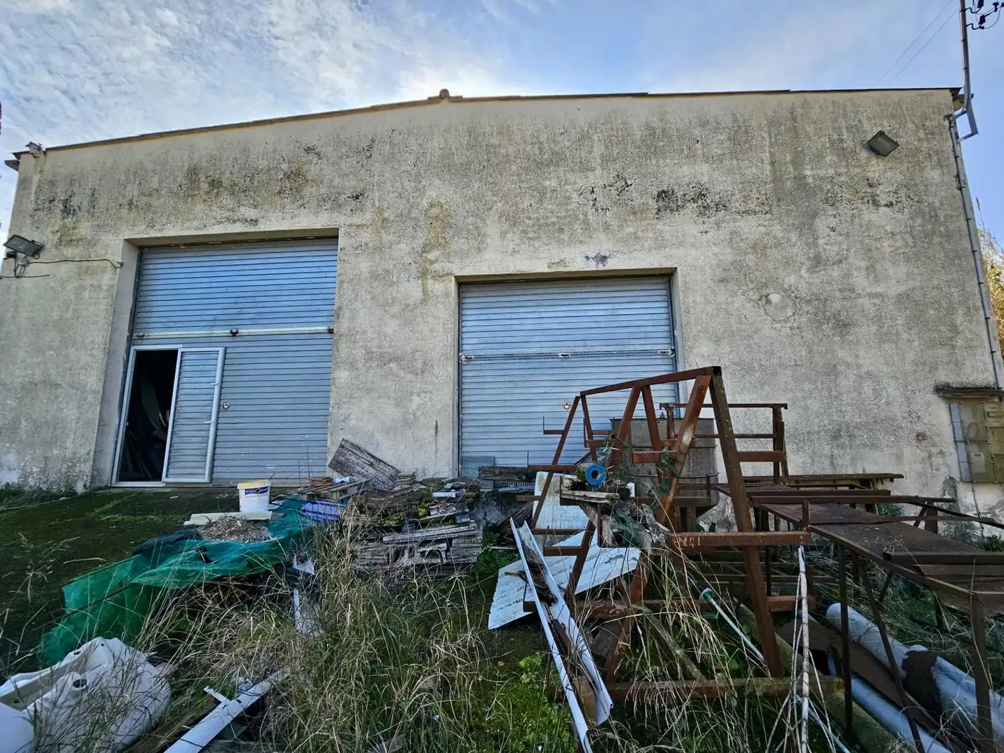 Außenansicht von Fabrikhallen zum Verkauf in Tordera