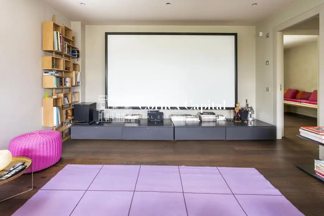 Sala d'estar de Casa o xalet en venda en Barcelona amb Aire condicionat, Calefacció i Jardí privat