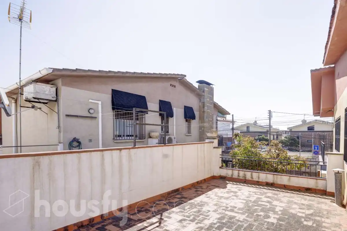 Vista exterior de Casa o xalet en venda en Premià de Mar amb Aire condicionat, Calefacció i Terrassa
