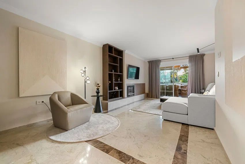 Living room of Flat for sale in Marbella  with Air Conditioner, Terrace and Swimming Pool