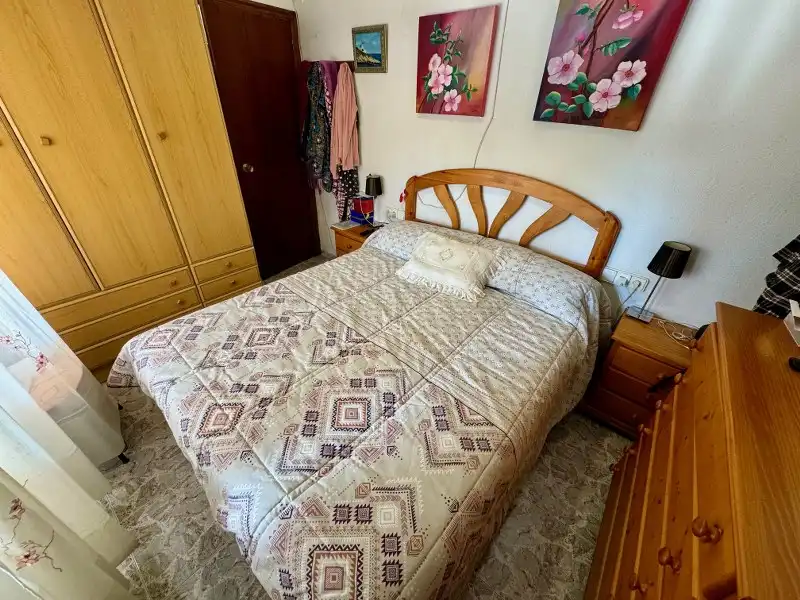 Schlafzimmer von Erdgeschoss zum Verkauf in Cullera mit Klimaanlage, Heizung und Privatgarten