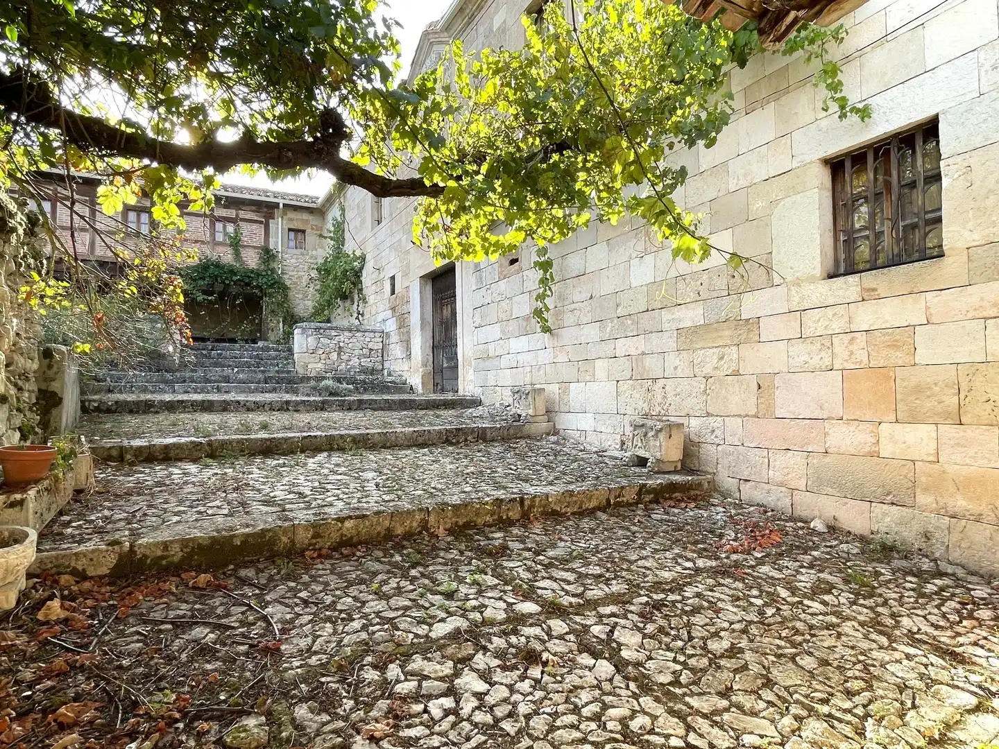 Vista exterior de Casa o xalet en venda en Villarcayo de Merindad de Castilla la Vieja amb Jardí privat i Terrassa