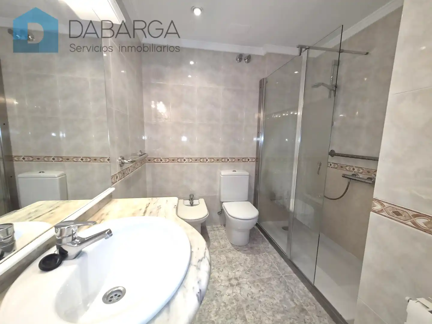 Baño de Piso en venta en Ripollet con Calefacción, Trastero y Horno