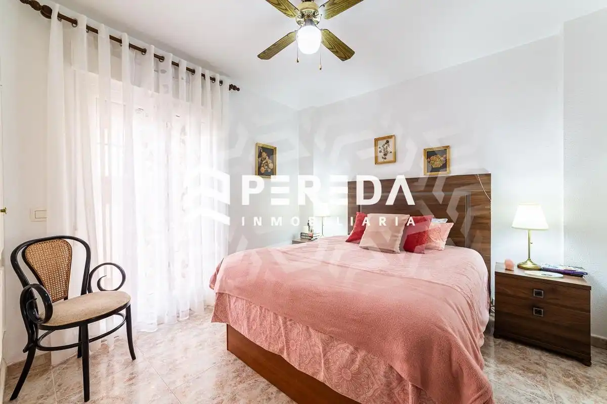 Habitación de Piso en venta en Roquetas de Mar con Jardín privado, Terraza y Balcón