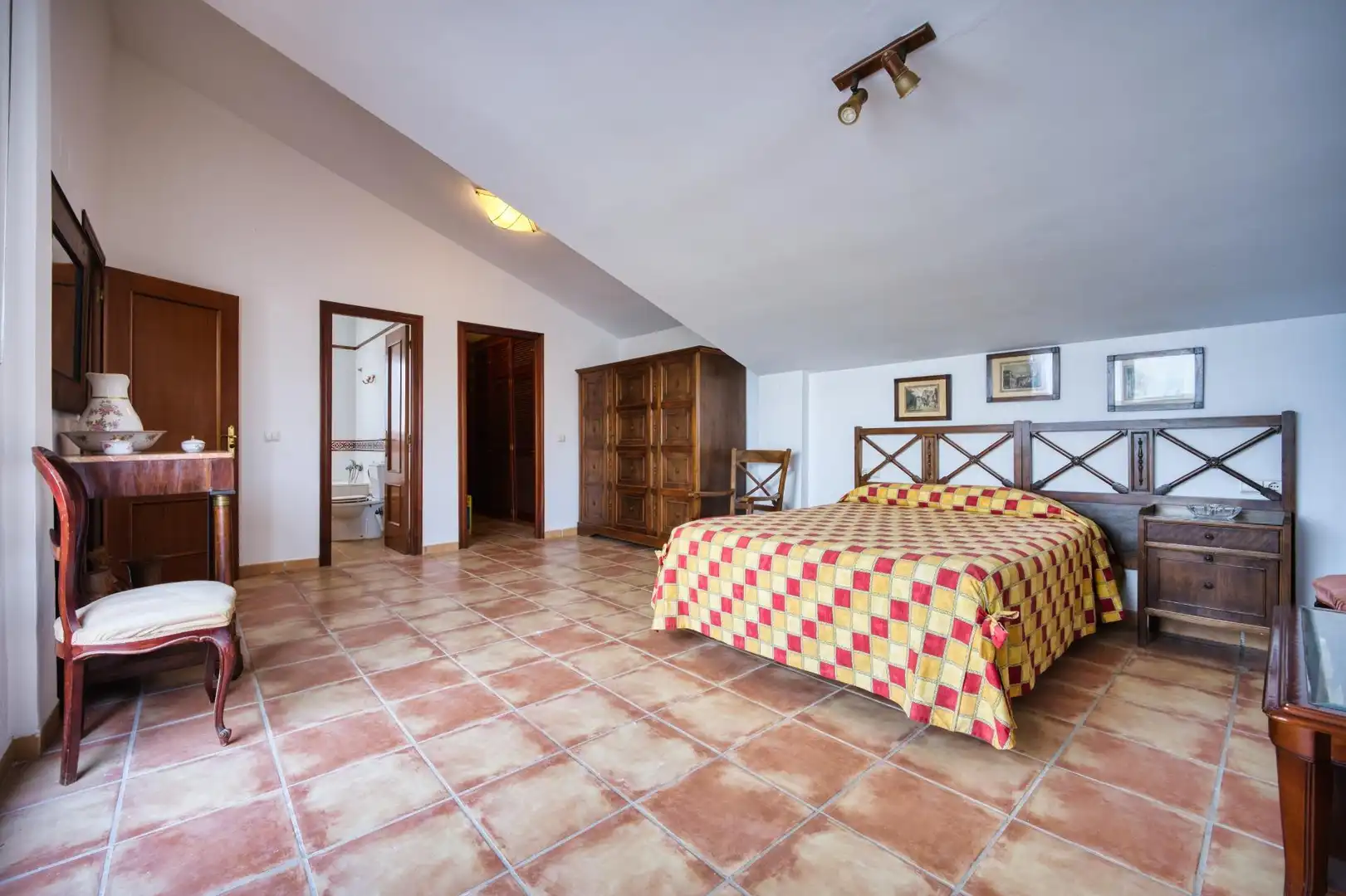 Dormitori de Casa o xalet en venda en Espartinas amb Jardí privat, Terrassa i Traster
