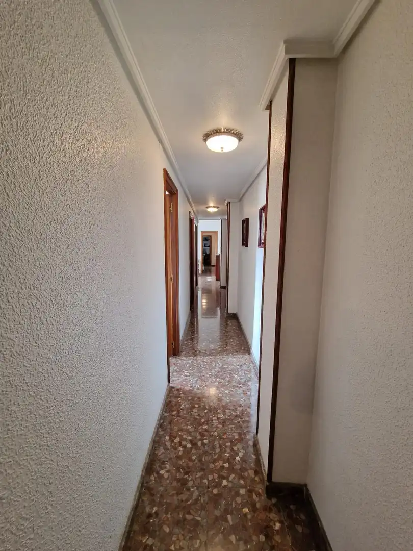 Wohnung zum Verkauf in Elche / Elx mit Klimaanlage, Terrasse und Möbliert