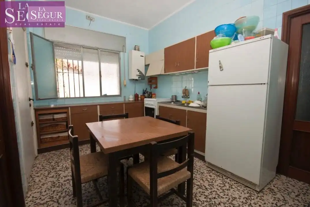 Cuina de Casa o xalet en venda en Conil de la Frontera amb Jardí privat, Terrassa i Traster