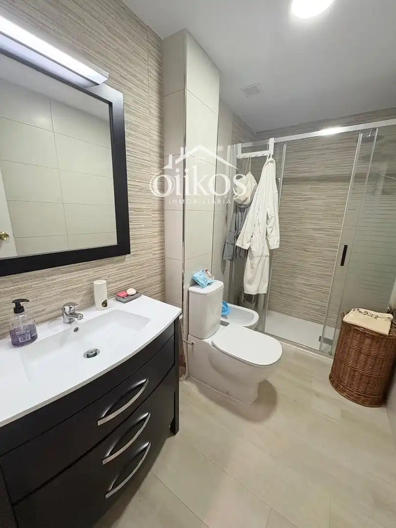 Badezimmer von Wohnung zum Verkauf in Salamanca mit Heizung, Parkett und Balkon