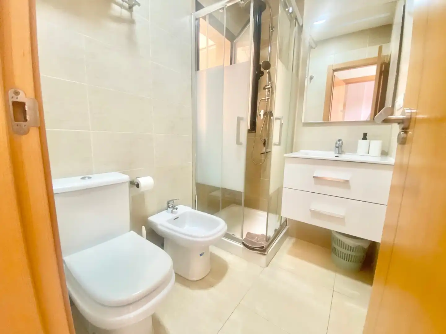 Bany de Apartament de lloguer en El Campello amb Piscina, Moblat i Rentadora