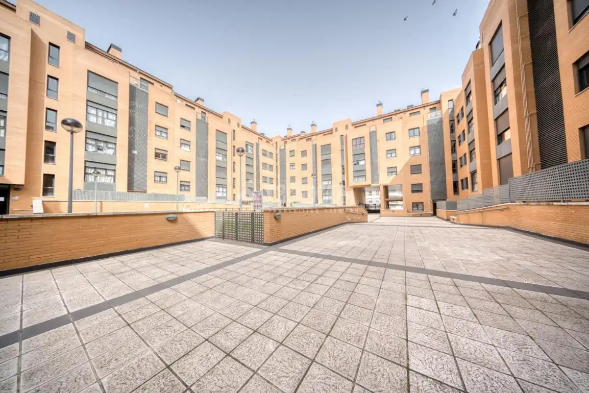 Vista exterior de Piso en venta en Arroyo de la Encomienda con Terraza, Trastero y Piscina comunitaria