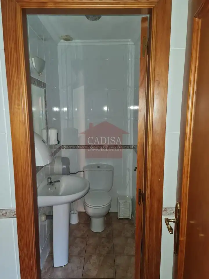 Baño de Local de alquiler en Salamanca con Aire acondicionado y Amueblado