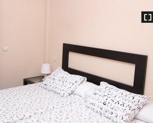 Bedroom of Flat to rent in  Madrid Capital  with Air Conditioner and Balcony