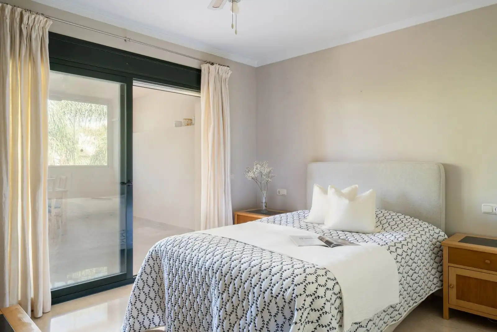 Dormitori de Apartament en venda en Marbella amb Aire condicionat, Terrassa i Traster