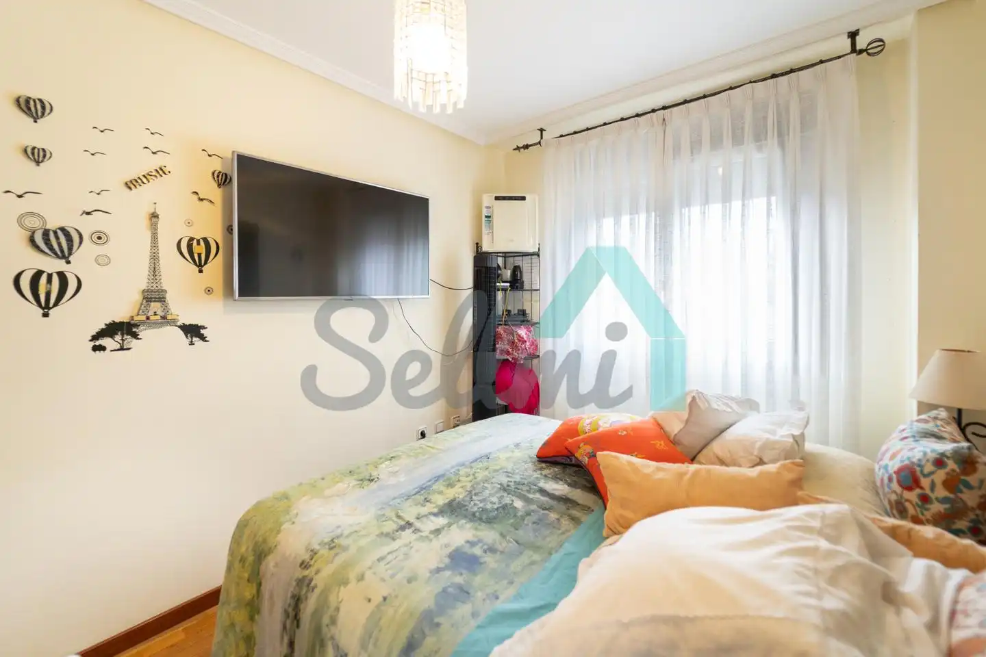 Bedroom of Flat for sale in Oviedo   with Heating, Parquet flooring and Storage room