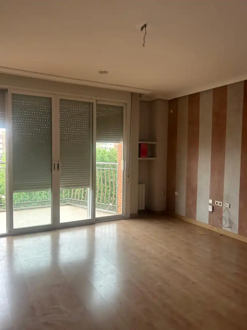Habitación de Piso en venta en Jaén con Aire acondicionado, Trastero y Balcón