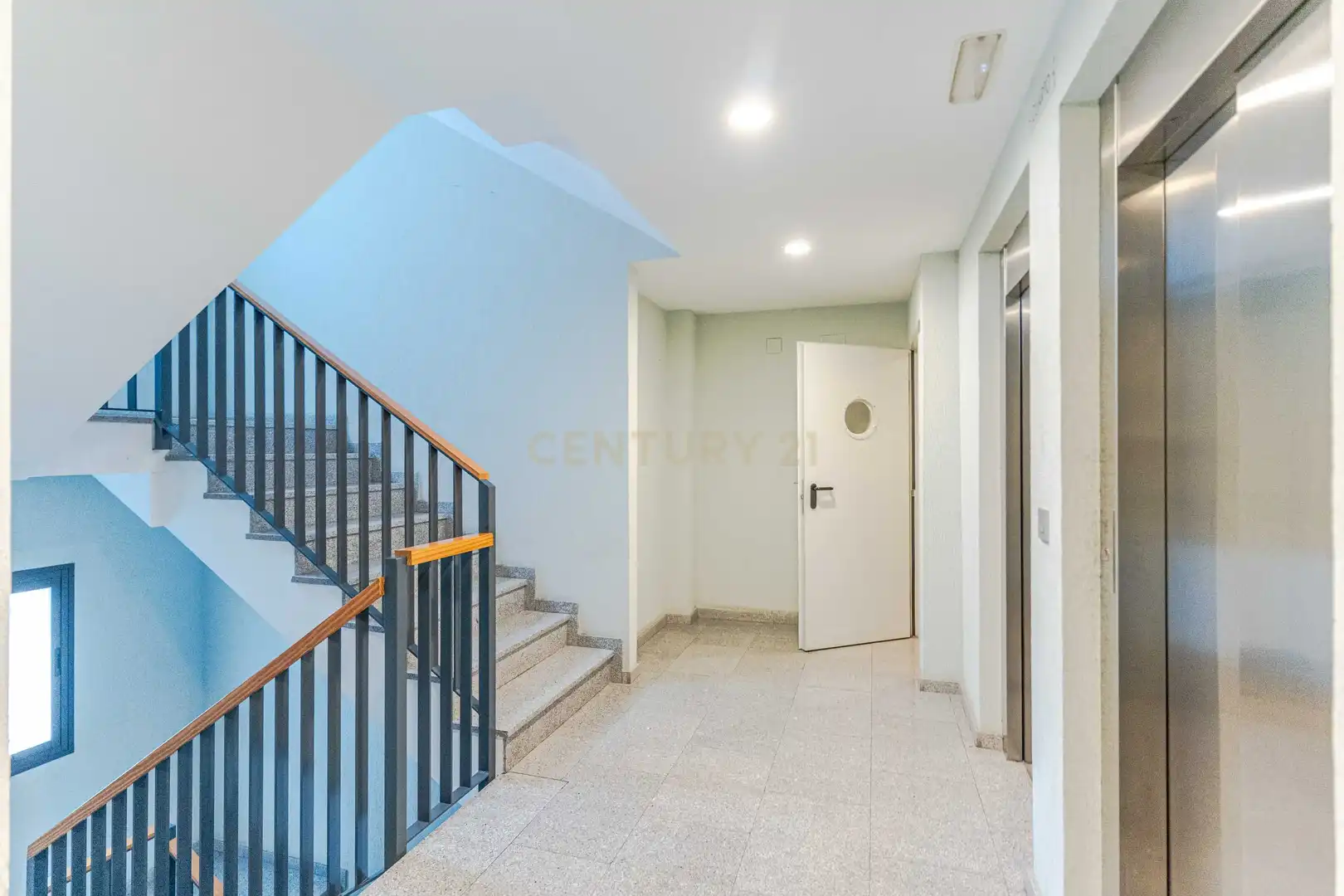 Piso en venta en Granada con Jardín privado, Trastero y Piscina comunitaria