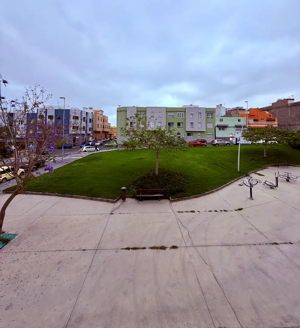 Vista exterior de Piso de alquiler en Las Palmas de Gran Canaria con Terraza, Trastero y Piscina