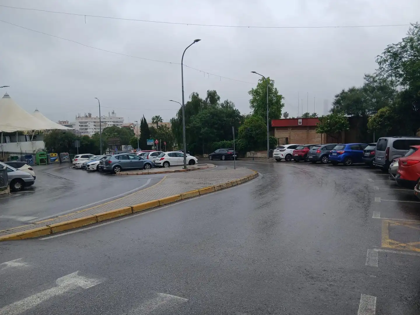 Parking of Commercial properties for sale in Camas  with Air Conditioner