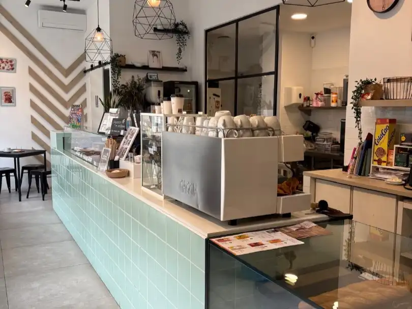 Local comercial en traspàs a Av Martín pujol 6