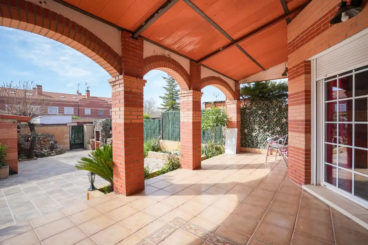 Terrassa de Casa adosada en venda en Meco amb Aire condicionat, Calefacció i Jardí privat
