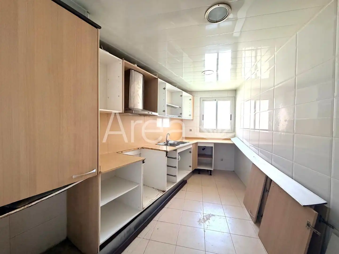 Cocina de Piso en venta en Mataró con Jardín privado, Balcón y Piscina comunitaria