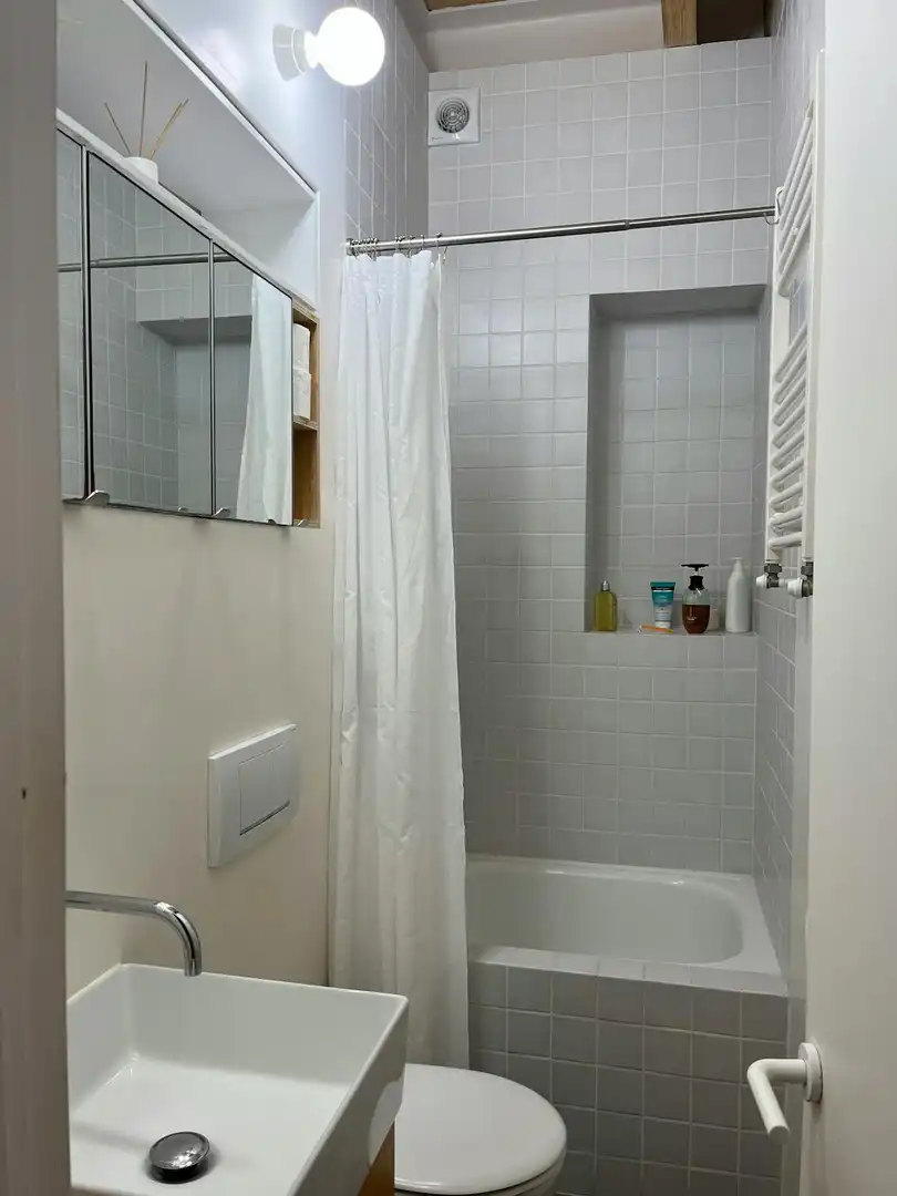 Bathroom of Flat for rent in Barcelona  with Air Conditioner, Heating and Furnished