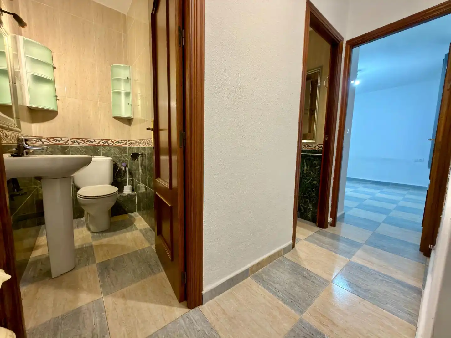 Baño de Piso en venta en Córdoba con Terraza, Trastero y Amueblado