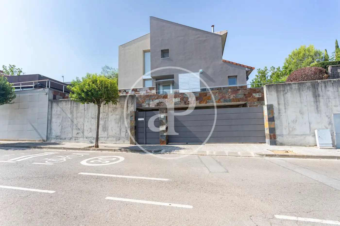 Vista exterior de Casa o xalet en venda en Sant Cugat del Vallès amb Aire condicionat, Calefacció i Jardí privat
