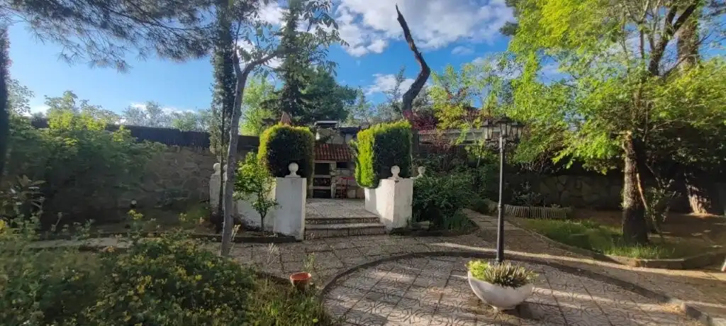 Jardí de Casa o xalet en venda en Cadalso de los Vidrios amb Aire condicionat, Calefacció i Jardí privat
