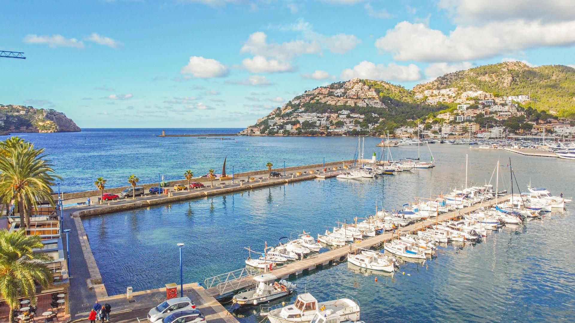 Vista exterior de Local de lloguer en Andratx