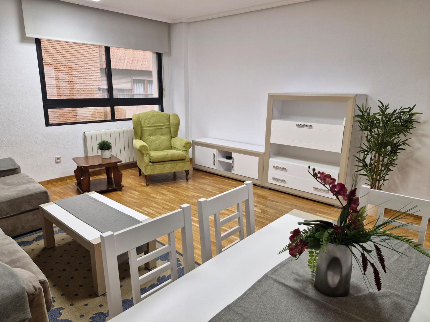 Living room of Apartment to rent in  Albacete Capital  with Heating, Parquet flooring and Furnished
